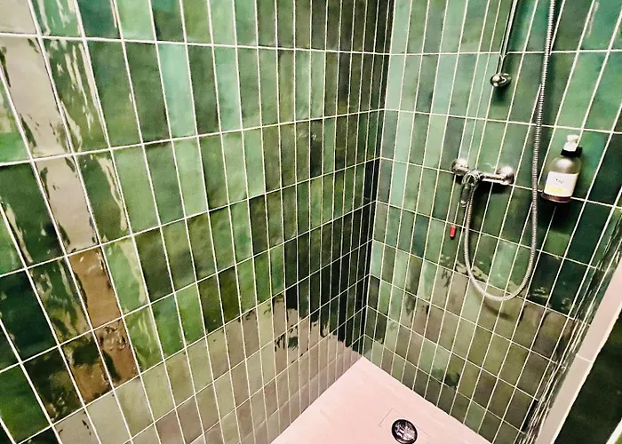 Ai Conti 招待所 3*